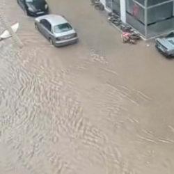 Sağanak yağış sonrası sokaklar g&ouml;le d&ouml;nd&uuml;, evleri su bastı! Bir&ccedil;ok ilden sel manzarası!