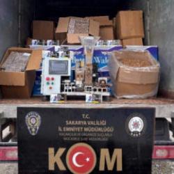 Sakarya'da 670 kilo ka&ccedil;ak t&uuml;t&uuml;n ile 483 bin makaron ele ge&ccedil;irildi