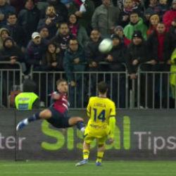 Semih Kılı&ccedil;soy İtalya'da durdurulamıyor! Voleyle muhteşem gol