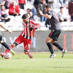 Sivas'ta gol sesi &ccedil;ıkmadı: Taraflar birer puana razı oldu