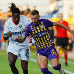 S&uuml;per Lig'de g&uuml;n&uuml;n a&ccedil;ılış ma&ccedil;ı: Eşitlik bozuldu