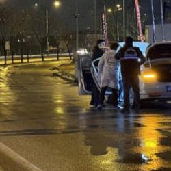 Ş&uuml;pheli ara&ccedil;tan el bombası &ccedil;ıktı