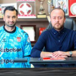 Transfer yasağı kalktı! Efsane takım forvet ve kaleciyi aynı g&uuml;n a&ccedil;ıkladı