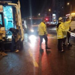 &Uuml;mraniye'de trafik kazası: 2'si ağır 3 yaralı