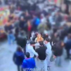Fatih'te &Ccedil;inli turiste yumruklu saldırı: Hanut&ccedil;u g&ouml;zaltına alındı