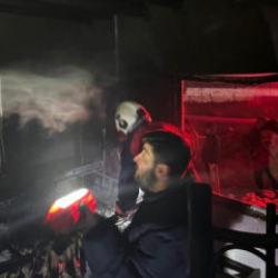 Hakkari'de korkutan ev yangını: 4 &ccedil;ocuk hastaneye kaldırıldı