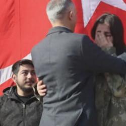 Yapılan iyiliği hi&ccedil;bir zaman unutmadı! 3 yıldır sakladığı emanetin sahibiyle buluştular...