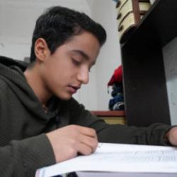 Depremde t&uuml;m ailesini kaybeden H&uuml;seyin, o g&uuml;n&uuml; anlattı 