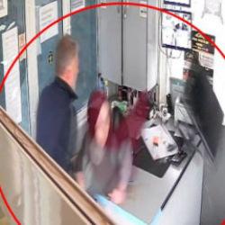 &lsquo;Taksi beni sevmiyor&rsquo; diyerek durağı dağıttı: 150 bin liralık hasar