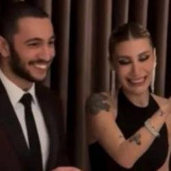 &Uuml;nl&uuml; şarkıcı evlilik yolunda ilk adımı attı