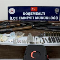 Antalya'da uyuşturucu operasyonu: 3 g&ouml;zaltı