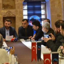 Bahisten 3 ay ceza alan teknik direkt&ouml;rle 'yola devam' kararı aldılar