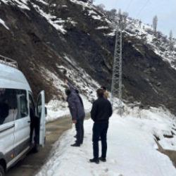 Batman'da heyelan: İki minib&uuml;s mahsur kaldı