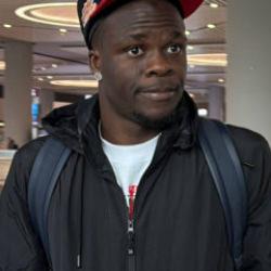 Beşiktaş'ın yeni yıldızına karşılama yapılmadı! Havalimanındaki hali g&uuml;ndem oldu