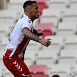 Bir imza her şeyi değiştirdi! 1. Lig'in en değerli futbolcusu oldu