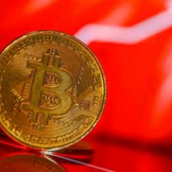 Bitcoin&rsquo;de tarihi &ccedil;&ouml;k&uuml;ş: 1 trilyon dolar buhar oldu, yatırımcıyı neler bekliyor?