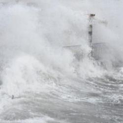 Bodrum&rsquo;da fırtına 80 kilometre hıza ulaştı: Feribotlar iptal edildi