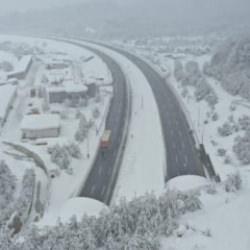  Bolu Dağı ge&ccedil;işinde yoğun kar yağışı!