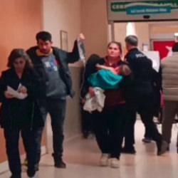 Bursa&rsquo;da &uuml;zerine kaynar su d&ouml;k&uuml;len bebek yaralandı