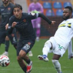 Deplasmanda g&ouml;vde g&ouml;sterisi! 5-0 kazanarak ma&ccedil; fazlasıyla lider oldular