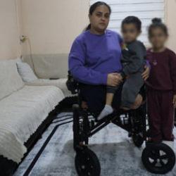 Depremde eşini, 2 &ccedil;ocuğunu ve bacaklarını kaybeden kadın mahkemelik oldu