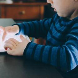 Dijital d&uuml;nyada &ccedil;ocuklarımızı nasıl korumalıyız?