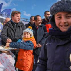 Erzincan'da ilgin&ccedil; d&ouml;ner! Valiler 3200 metrede ikram ettiler