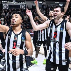 EuroCup'ta T&uuml;rk derbisini kazanan Beşiktaş &ccedil;eyrek finalde