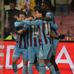 Fırtına &uuml;&ccedil; puana uzandı: Karadeniz derbisine Onuachu damga vurgu