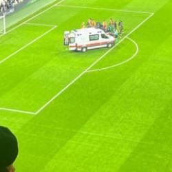 Galatasaray-İstanbulspor ma&ccedil;ında korkutan anlar! Ambulansla hastaneye kaldırıldı