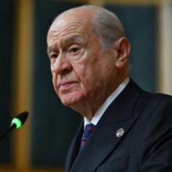 Herkes o detaya kilitlendi: İşte Bah&ccedil;eli'nin y&uuml;z&uuml;ğ&uuml; ve rozetindeki gizli mesajlar