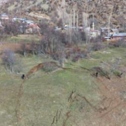 Heyelan sonrası k&ouml;y halkı tedirgin: Tahliye g&uuml;ndemde!