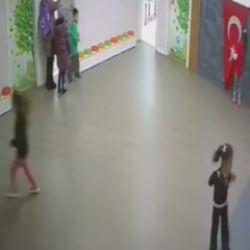 Kayseri'de anaokulu &ouml;ğrencilerinin bayrak hassasiyeti