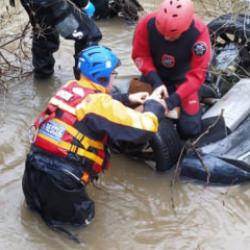 Korkun&ccedil; kazada kahreden detay: 2 kız kardeş &ouml;ld&uuml;, s&uuml;r&uuml;c&uuml; ve yolcu ka&ccedil;tı!