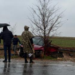 Mardin'de feci kaza! TIR ile otomobilin &ccedil;arpıştığı kazada 2 kişi &ouml;ld&uuml;, 3 kişi yaralandı