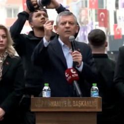 &Ouml;zg&uuml;r &Ouml;zel'den deprem konutları &ccedil;ıkışı: Bu işin siyaseti olmaz. Allah hepsinden razı olsun