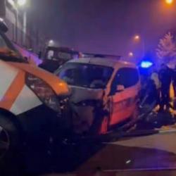 Polis aracının karıştığı kazada 2'si polis 3 kişi yaralandı