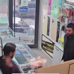 Konya'da korku dolu anlar: Telefon bataryası elinde patladı