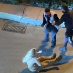 Sinir krizi ge&ccedil;irdi: 11 yıl seni bekleyemem deyip kendini yerlere attı, direği yumrukladı