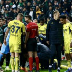 K&ouml;rfez'de saha karıştı! Skriniar'dan trib&uuml;nlere skandal hareket