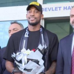 Son dakika... Beşiktaş tarihine ge&ccedil;en transfer Amir Murillo, İstanbul'a geldi