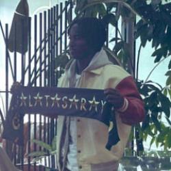 Galatasaray'ın yeni orta sahası Renato Nhaga, imza i&ccedil;in İstanbul'da