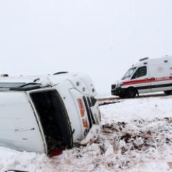 Son dakika: Sivas'ta okul servisi kaza yaptı, &ccedil;ok sayıda &ouml;ğrenci yaralandı...