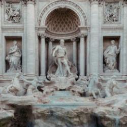 Trevi &Ccedil;eşmesi&rsquo;ne giriş &uuml;cretli oldu: Ziyaret&ccedil;ilerden 2 avro alınacak