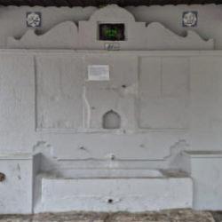 Yer: Eskişehir! Tarihi &ccedil;eşmede &ccedil;irkin olay: Muhtar &ccedil;areyi yazı asmakta buldu