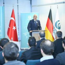 Berlin'de k&uuml;lt&uuml;r diplomasisi: Bakan Ersoy Berlin'de T&uuml;rk&ccedil;e &ouml;ğrenen gen&ccedil;lerle buluştu