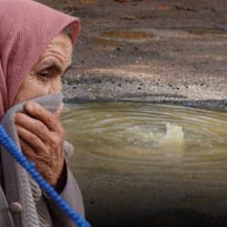 Adana lağım rezaleti! İsyan eden vatandaş: Evlerde durulmuyor