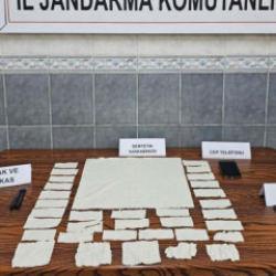 Pe&ccedil;eteye emdirilmiş uyuşturucuyla yakalanan ş&uuml;pheli tutuklandı