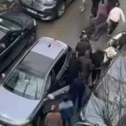 Park kavgası cinayetle bitti: Saldırganı, &ouml;len kişinin yakınları tekme tokat d&ouml;vd&uuml;