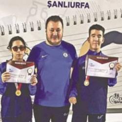 G&ouml;rme engelli imam hatipli &ouml;ğrencilerden y&uuml;zmede &ccedil;ifte T&uuml;rkiye şampiyonluğu